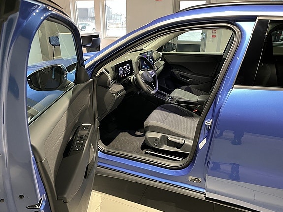 Volkswagen T-Roc 8 of 19