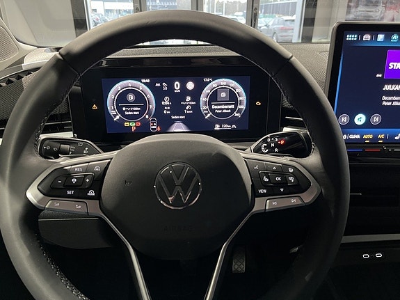 Volkswagen T-Roc 10 of 19