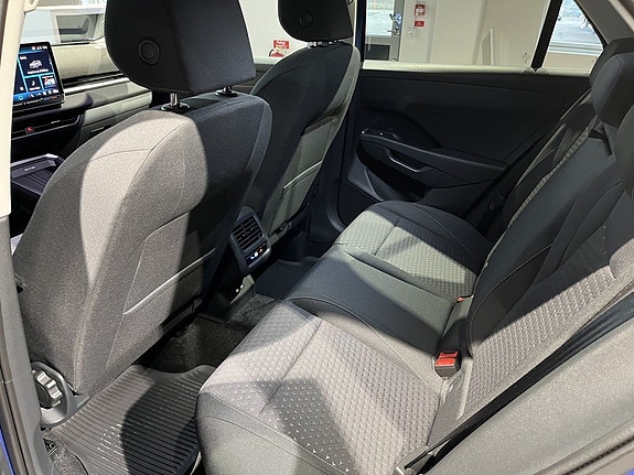 Volkswagen T-Roc 16 of 19