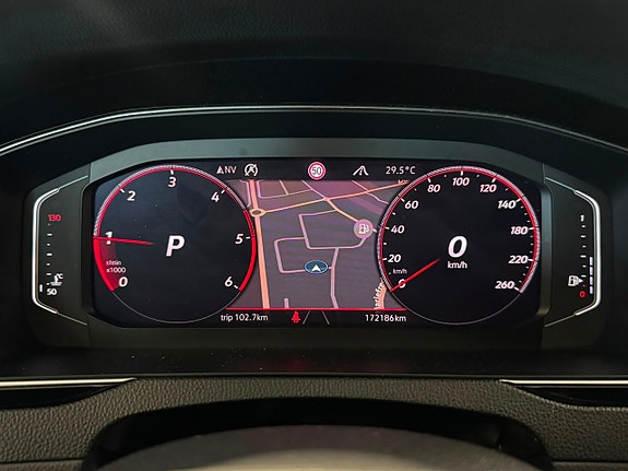 Volkswagen Passat 13 of 30