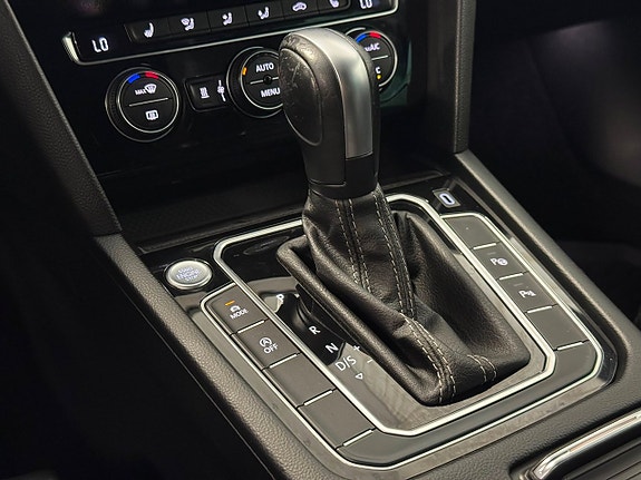 Volkswagen Passat 24 of 30