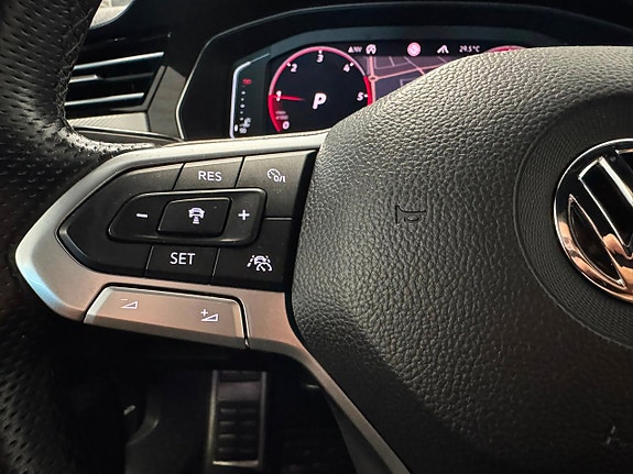 Volkswagen Passat 14 of 30