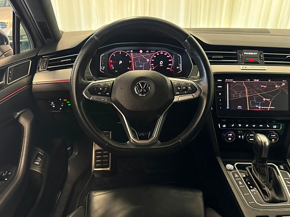 Volkswagen Passat 16 of 30