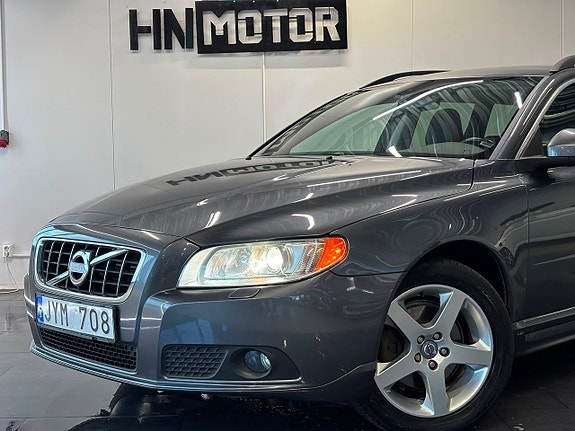 Volvo V70 2 of 5