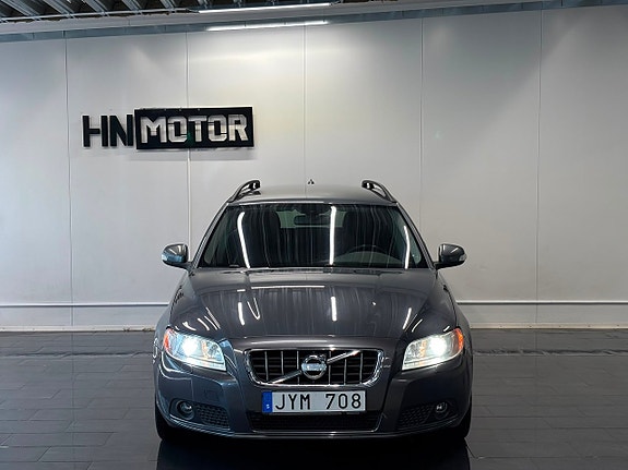 Volvo V70 3 of 5