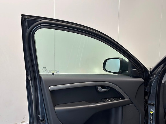 Volvo V70 12 of 25