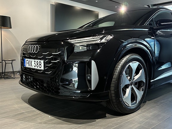 Audi Q4 e-tron 5 of 5