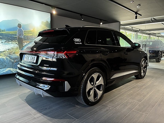 Audi Q4 e-tron 3 of 5