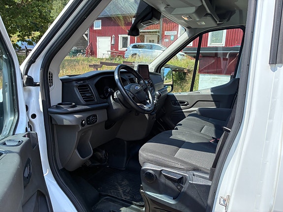 Ford Transit 9 of 11