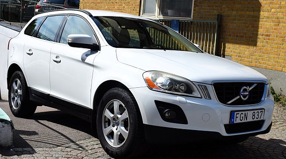 Volvo XC60 2 of 9