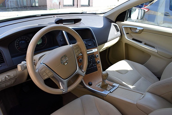 Volvo XC60 7 of 9