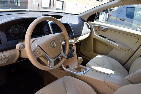 Volvo XC60 8 of 9