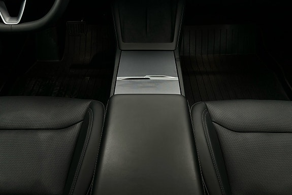 Tesla Model 3 8 of 26