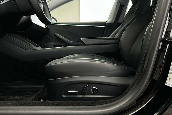 Tesla Model 3 18 of 26