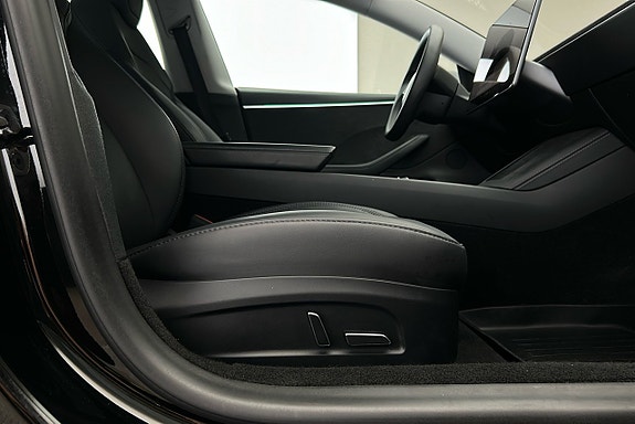 Tesla Model 3 19 of 26