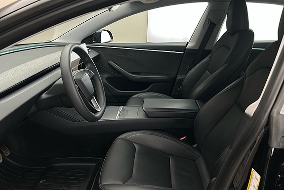 Tesla Model 3 9 of 26