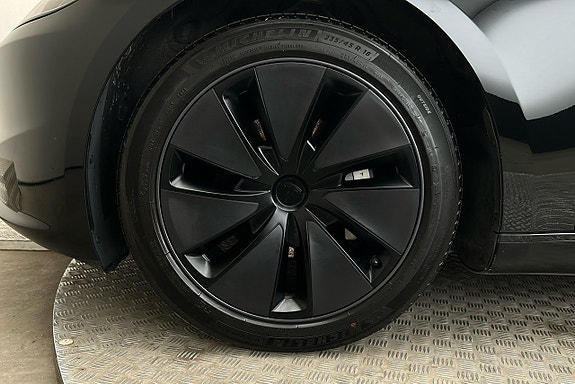 Tesla Model 3 11 of 26