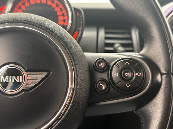 MINI Cooper 16 of 26