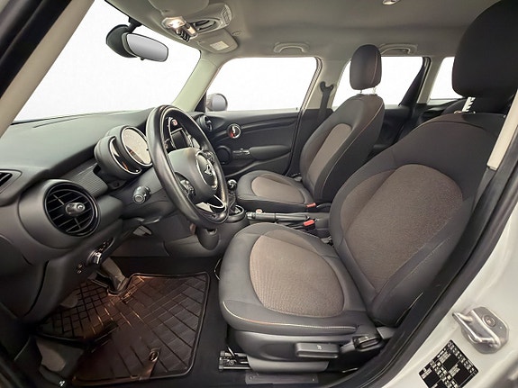 MINI Cooper 11 of 26