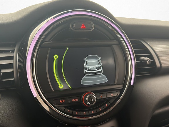 MINI Cooper 18 of 26