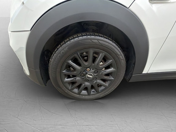 MINI Cooper 23 of 26