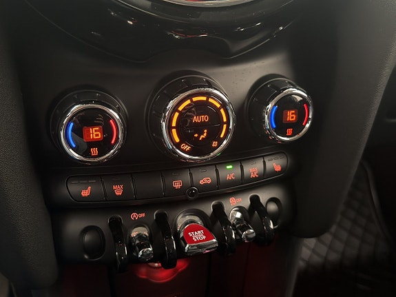 MINI Cooper 19 of 26