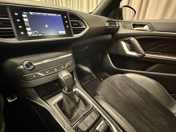 Peugeot 308 SW 12 of 14
