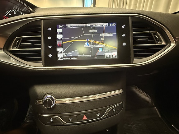 Peugeot 308 SW 13 of 14