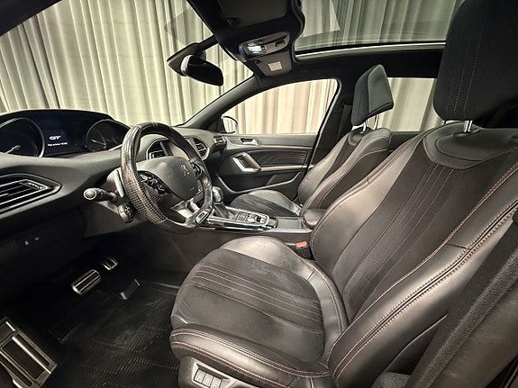 Peugeot 308 SW 8 of 14