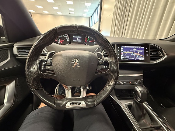 Peugeot 308 SW 14 of 14