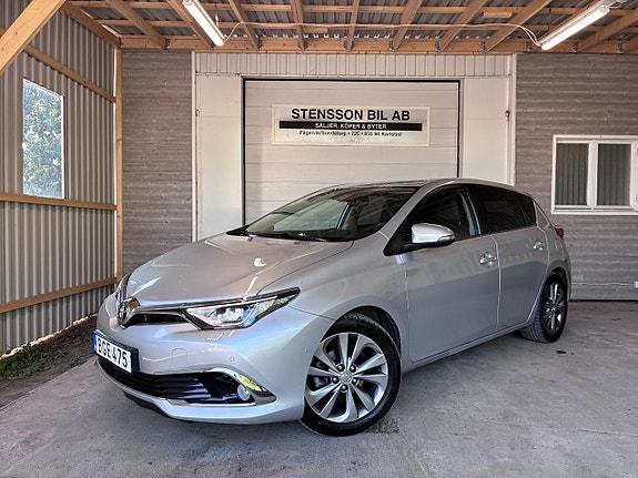 Toyota Auris 2 of 5