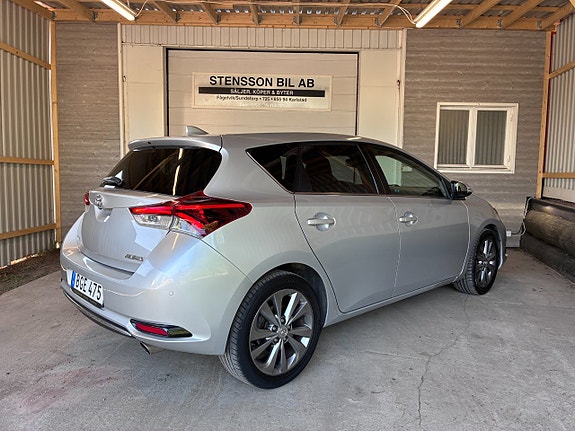 Toyota Auris 5 of 5