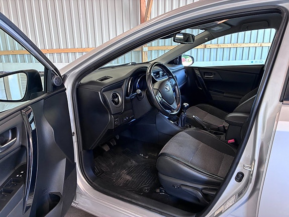 Toyota Auris 8 of 11