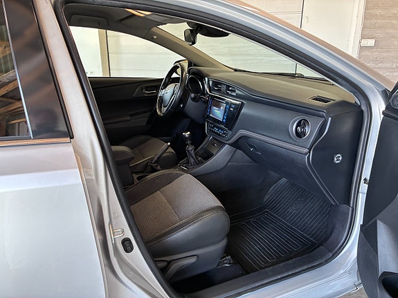 Toyota Auris 9 of 11