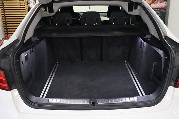 BMW 318d 13 of 16