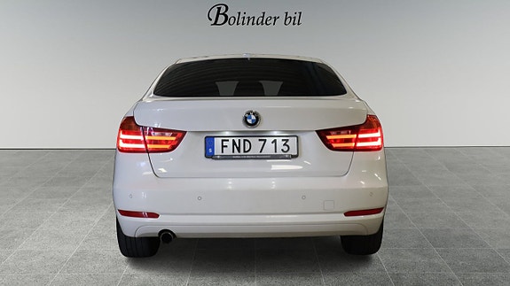 BMW 318d 5 of 16
