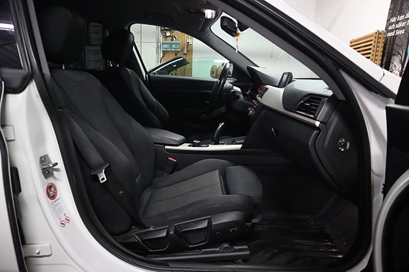 BMW 318d 11 of 16