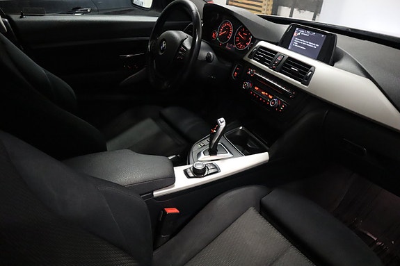 BMW 318d 12 of 16