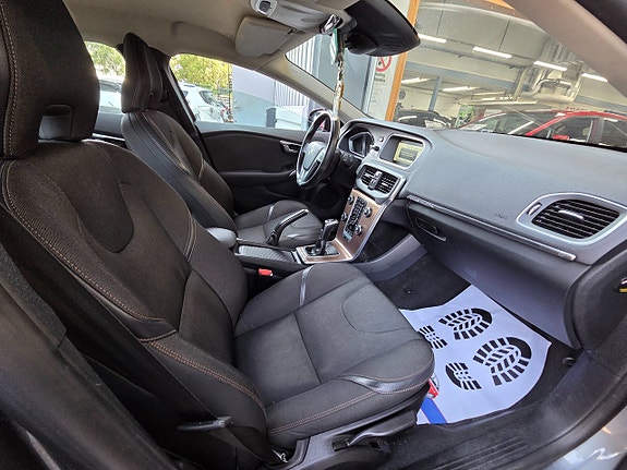 Volvo V40 Cross Country 8 of 16