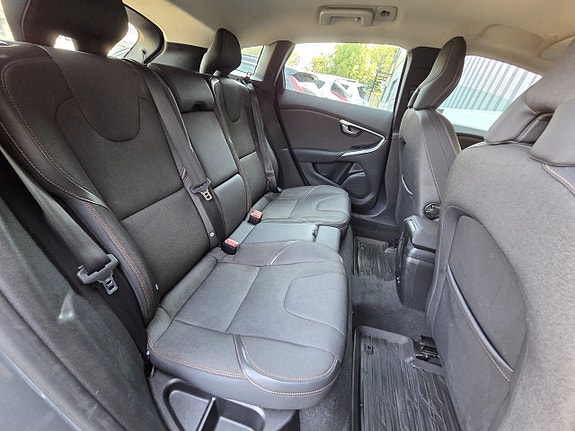 Volvo V40 Cross Country 10 of 16