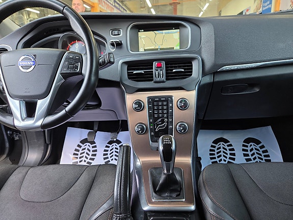 Volvo V40 Cross Country 13 of 16