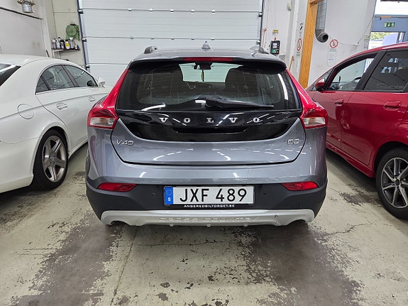 Volvo V40 Cross Country 7 of 16