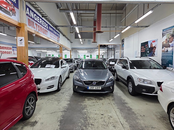 Volvo V40 Cross Country 4 of 16