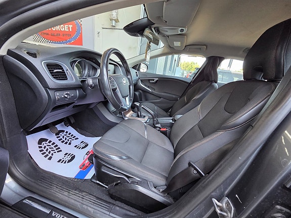 Volvo V40 Cross Country 15 of 16