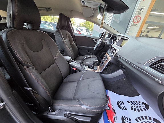 Volvo V40 Cross Country 9 of 16