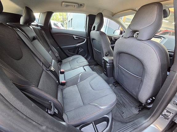 Volvo V40 Cross Country 11 of 16