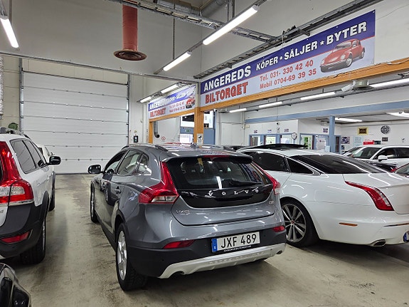Volvo V40 Cross Country 5 of 16