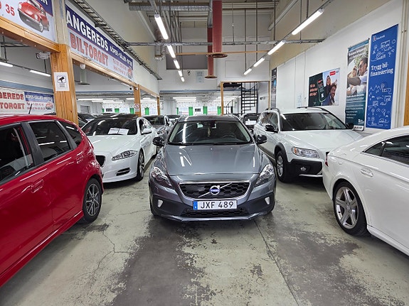 Volvo V40 Cross Country 3 of 16