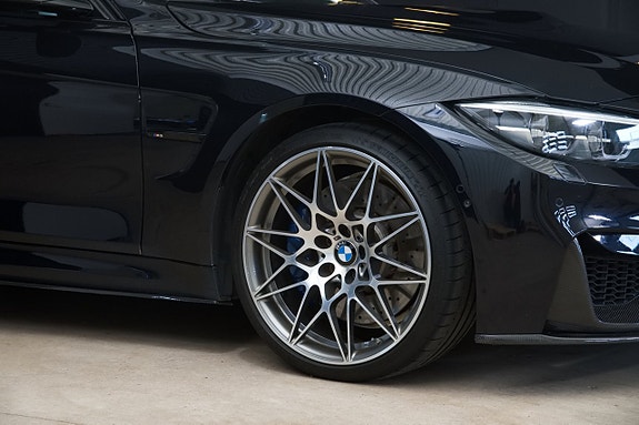 BMW M3 2 of 5
