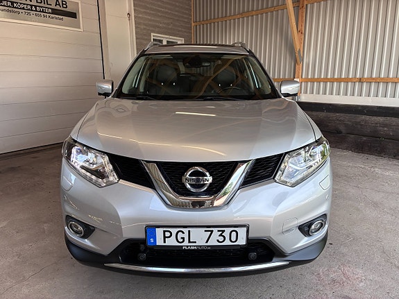 Nissan X-Trail 3 of 5